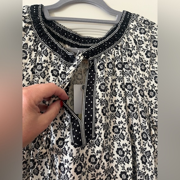 New!Max Studio Floral Black and White Women's Short Sleeve Blouse Various Sizes - Picture 3 of 16